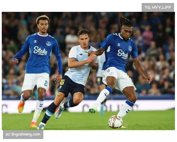 埃弗顿2-1诺丁汉森林，戴奇重返古迪逊公园取关键三分