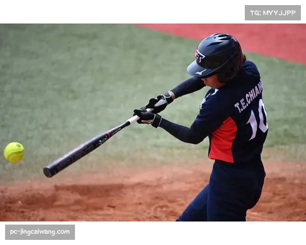 “全垒打”公益计划在非洲启动,旨在为女童提供垒球装备与训练